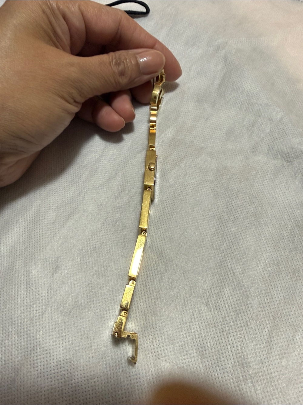 Authentic Dolce & Gabbana Womens Gold plated strap Wristwatch. - Picture 6 of 8